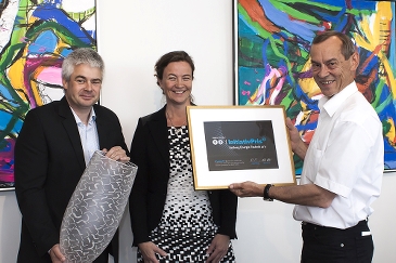 Daværende CEO i AET, Hans Erik Askou, modtog pris.